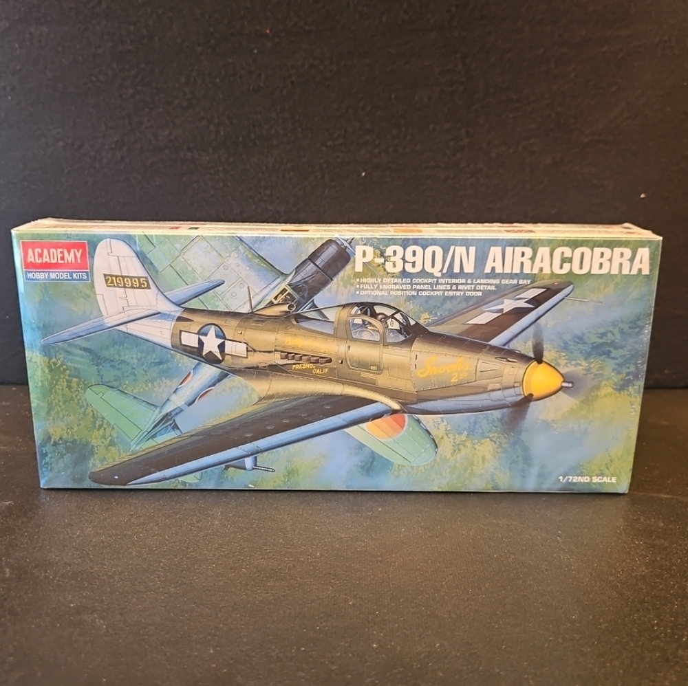 Academy P-39Q/N Airacobra Model‎ Kit
